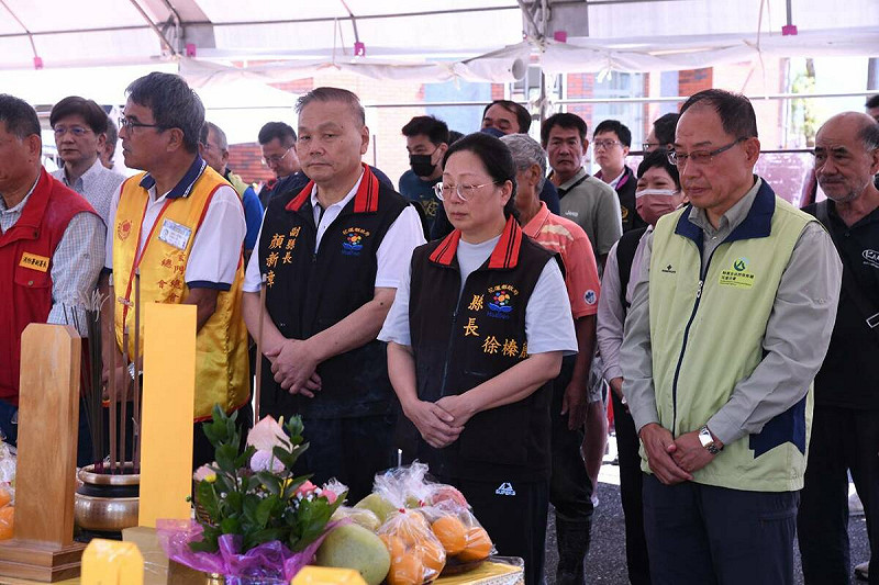 馬太鞍溪堰塞湖溢流造成18人死亡，罹難者家屬30日舉行頭七法會，但中華玄門總會谷關大道院執行董事長林茂博卻稱這次花蓮幸有國民黨立委傅崐萁的功德才能大事化小，還說都是「縣長慈悲」，引發網友怒火。   圖：花蓮縣政府官網