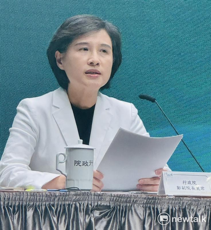 負責台美關稅談判的行政院副院長鄭麗君今（2日）在行政院舉行記者會說明談判進展。   圖：謝莉慧/攝