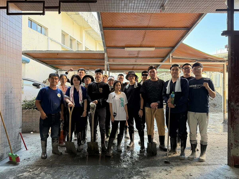 國民黨立委徐巧芯也到花蓮擔任志工協助災後復原。 圖:擷取自徐巧芯臉書