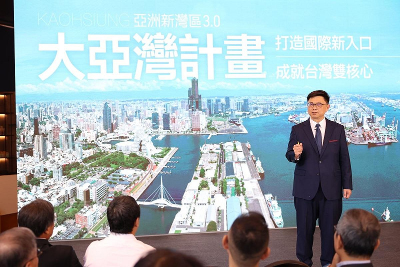 賴瑞隆發布大亞灣計畫簡報。   圖：賴瑞隆服務處/提供