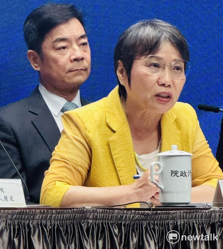 內政部長劉世芳今（2）天秀出中央應變災害中心的通聯記錄「打臉」凌濤，強調「真相只有一個」。   圖：謝莉慧/攝