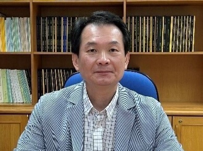高雄科技大學第三任校長遴選委員會決議推舉現任副校長吳忠信為新任校長。   圖：翻攝高科大官網