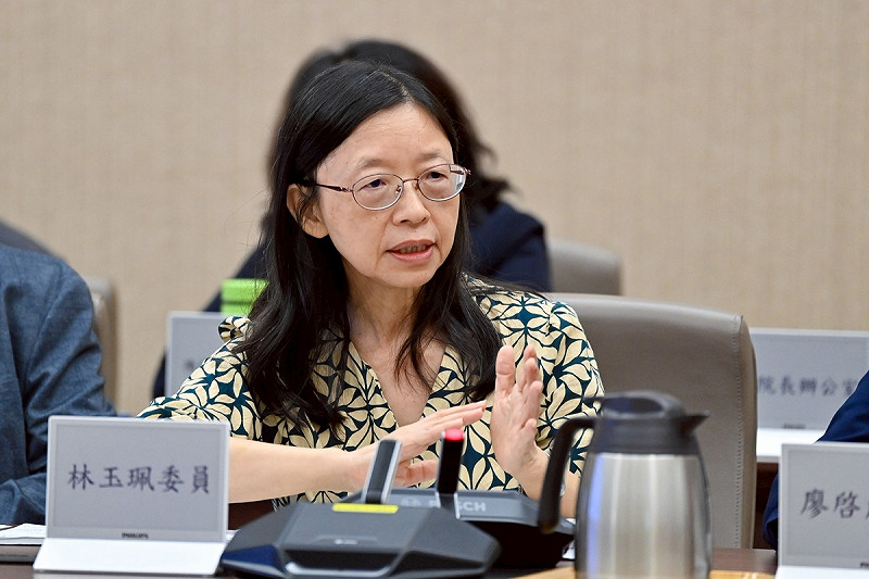 立委林玉珮提出「為回應氣候變遷以及臺美關稅談判的變動新局，建請行政院加速推動《農業基本法》通過立法，強化糧食主權」及「面對臺美談判帶來自由貿易對國產農產品與國人健康的影響，請行政院儘速制訂因應政策，並公開以安民心」兩項提案。   圖：行政院提供