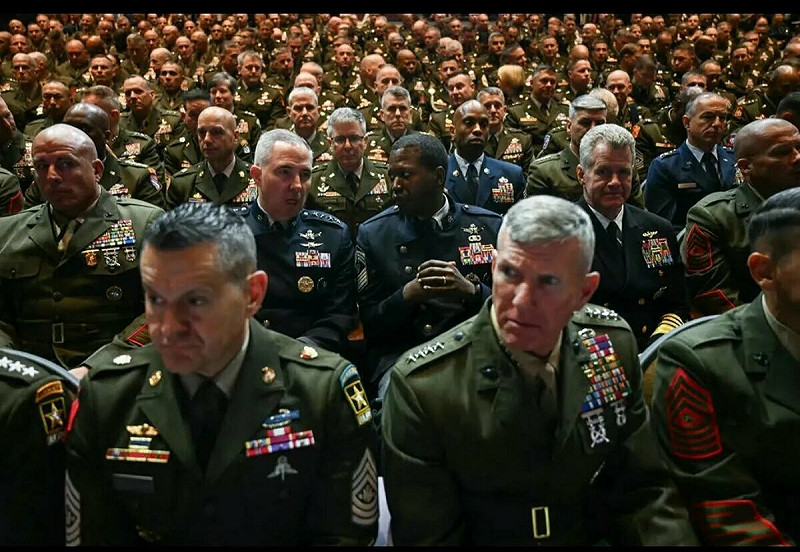  美國左派倡議組織「佔領民主黨」（Occupy Democrats）針對上（9）月 30 日匡提科會議後軍事界的反應表示：「 MEGA 這次真的桶了蜂窩，」直指川普政府的政策正震盪整個五角大廈。 圖：擷取自 Charlie Sykes 的 X 