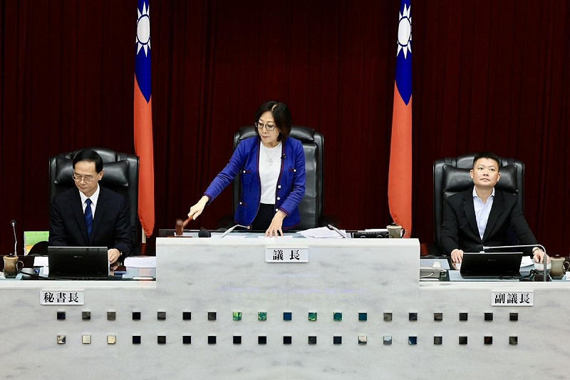 高雄市議會議長康裕成(中)宣布第4屆第6次定期大會開幕。   圖：高雄市政府/提供