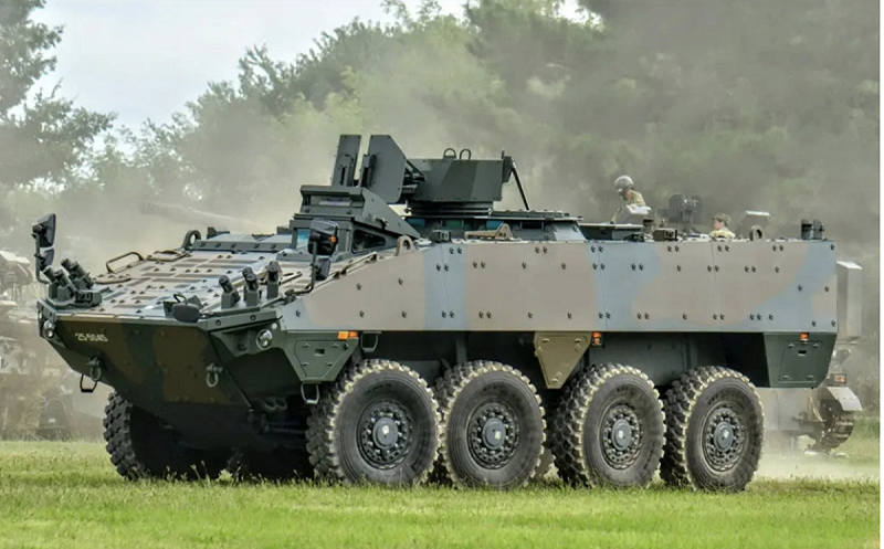 日本陸上自衛隊 9 月 29 日在茨城縣土浦駐地訓練場，公開展示首輛由日本製鋼所生產的帕特里亞 AMV  XP 戰鬥裝甲車。   圖：翻攝自 hawk26 講武堂