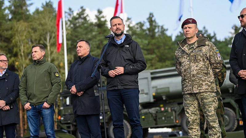  波蘭副總理科西尼亞克（Władysław Kosiniak）宣布啟用全國最大的烏軍訓練中心。 圖：翻攝自 X 