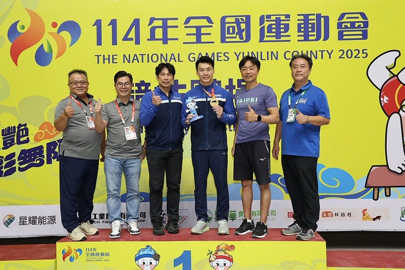 114年全國運動會在雲林，「世界貓王」唐嘉鴻（右3）3日在男子競技體操個人全能賽事重返王座，以總分78.598分摘金。（鄭焜杰提供）中央社記者黎建忠傳真　114年10月3日   