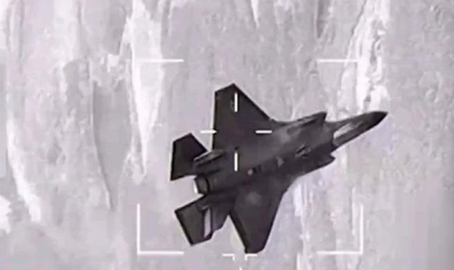 中共聲稱殲-16雷達鎖定美國F-35戰機。   圖 : 翻攝自網易
