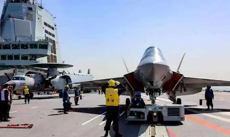 福建艦完成隱形戰機電磁彈射，中國航母技術邁入新時代。   圖：翻攝自國平視野