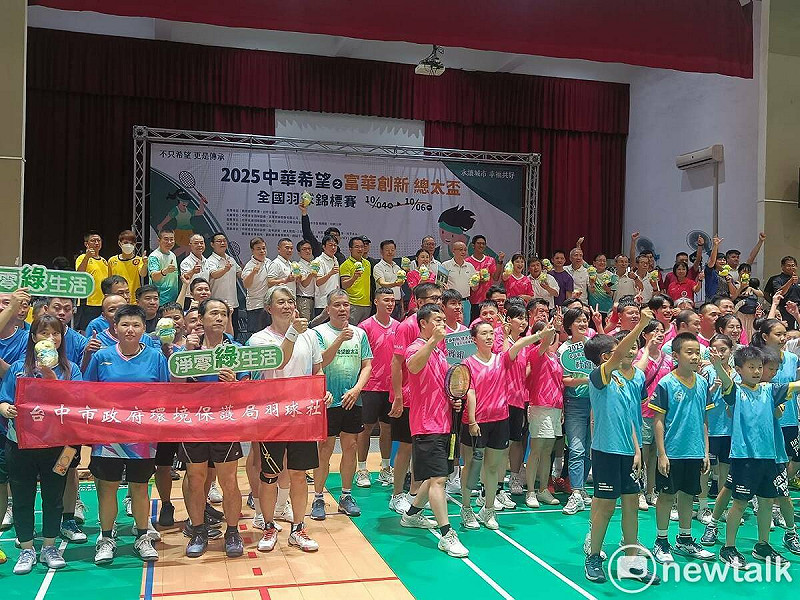 貴賓與選手代表大合照。   圖：唐復年/攝