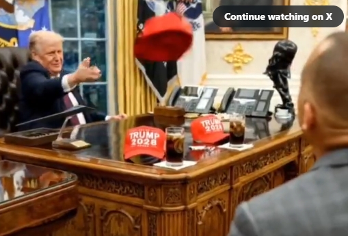 川普在AI影片中把Trump 2028的帽子丟到民主黨領袖的頭上。   圖 : 翻攝自川普X