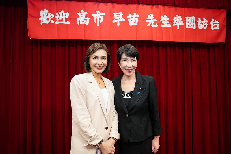 今年四月高市早苗(右)率團訪台，曾與邱議瑩(左)就台日關係、區域安全及經貿合作等議題深入交流。   圖：邱議瑩辦公室/提供