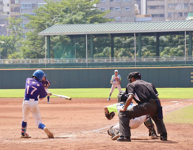中山國中打擊火力明顯勝過忠孝國中，衛冕成功實至名歸。   圖：高雄市教育局/提供
