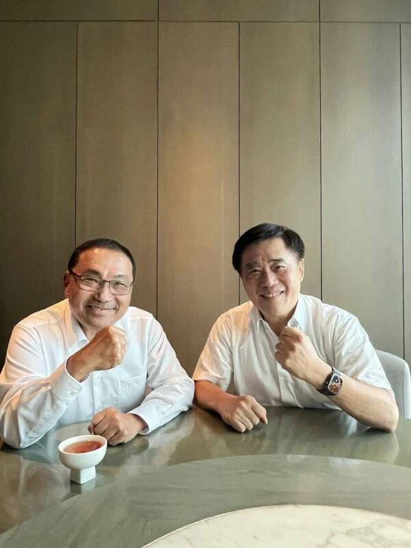 侯友宜表態挺郝龍斌參選國民黨主席，並說「一定要勝選」。   圖：翻攝自郝龍斌臉書