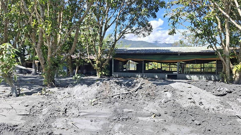 花蓮馬太鞍溪堰塞湖溢流釀災，除光復鄉為重災區外，鳳林鎮也有災情。中央災害前進協調所6日指出，鳳林被劃分為災害救援第8區，經派員全面會勘，7日起鳳林鎮列為重要地區，中央、縣府單位，志工及兵力將進入協助救援。   圖：鳳林鎮公所提供