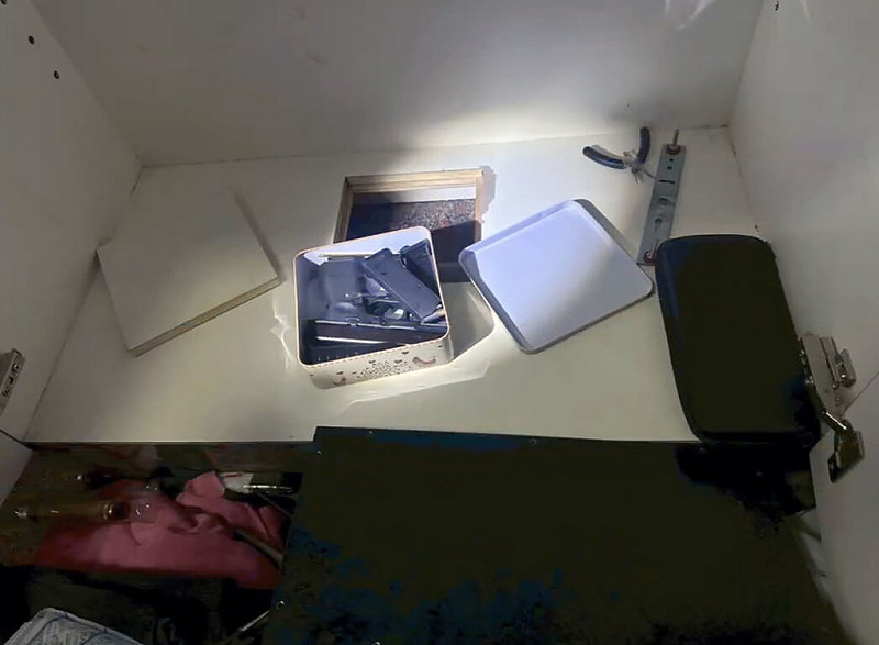 海巡署偵防分署彰化查緝隊掌握周姓男子隨身攜帶槍械，在彰化地方檢察署指揮下，專案小組經多日監控，於其租屋處查獲改造手槍、子彈及毒品，檢方將周男依涉犯槍砲彈藥刀械管制條例、毒品危害防制條例起訴。（海巡署提供）中央社記者鄭維真傳真　114年10月7日   