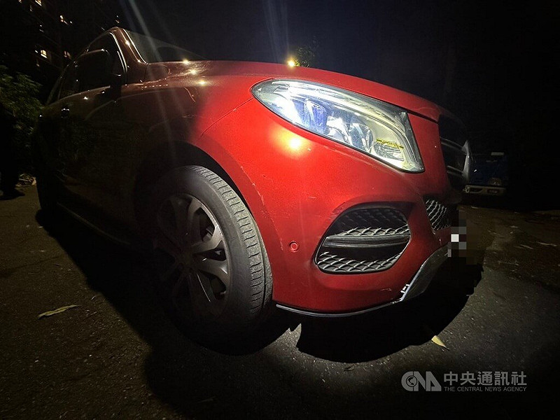 藝人黃子佼8月間開車行經新北市三重區時，疑與機車發生碰撞並涉肇逃遭警方函送檢方偵辦。圖為黃男車輛。（翻攝照片）中央社記者王鴻國傳真　114年10月7日   