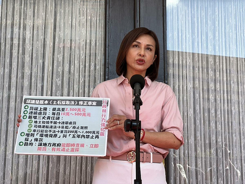民進黨立委邱議瑩反駁「邁瑩大峽谷」諧音梗爭議。   圖：金大鈞/攝