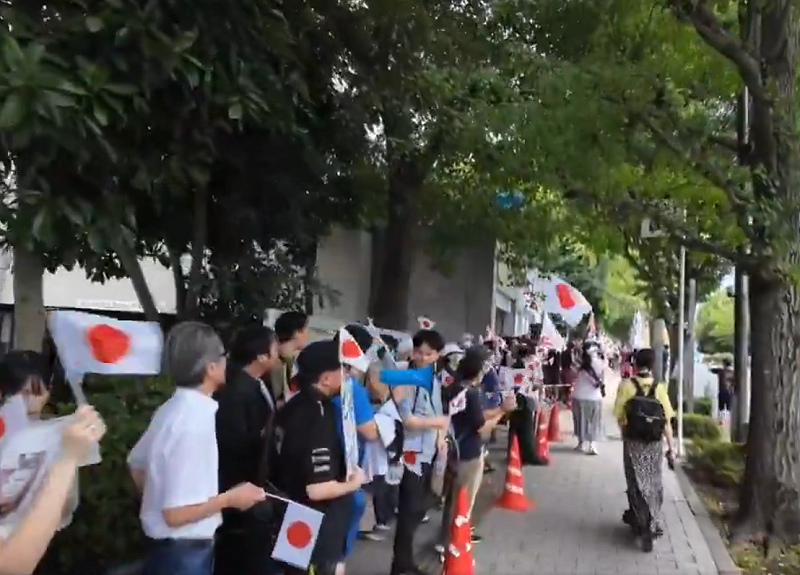  石破茂執政末期曾爆發反移民、反消費稅的抗議。圖：翻攝自 X《尾上太郎》