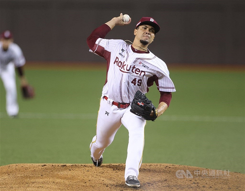 中華職棒公布9、10月份投打MVP，樂天桃猿隊洋投威能帝（Pedro Fernandez）首度獲選單月投手MVP。（中央社檔案照片）   