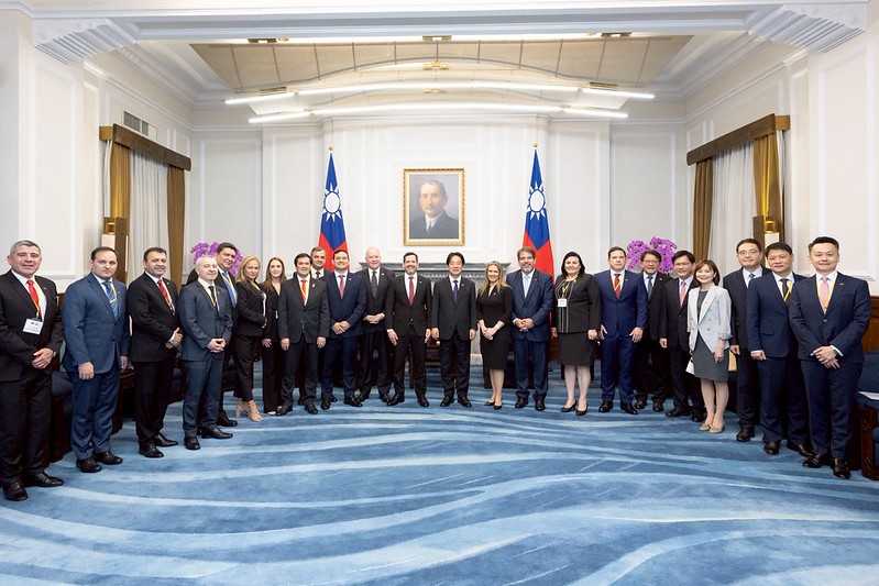 賴清德接見巴拉圭共和國眾議院議長拉多雷(Raúl Luis Latorre Martínez)訪團。 圖:總統府提供 賴清德接見巴拉圭共和國眾議院議長拉多雷(Raúl Luis Latorre Martínez)訪團。 圖:總統府提供