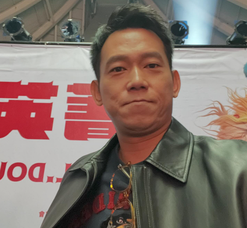 顏正國昨(7)日因肺腺癌病逝亞東醫院，享年50歲，讓大批粉絲及親友相當不捨。   圖：翻攝自顏正國FB