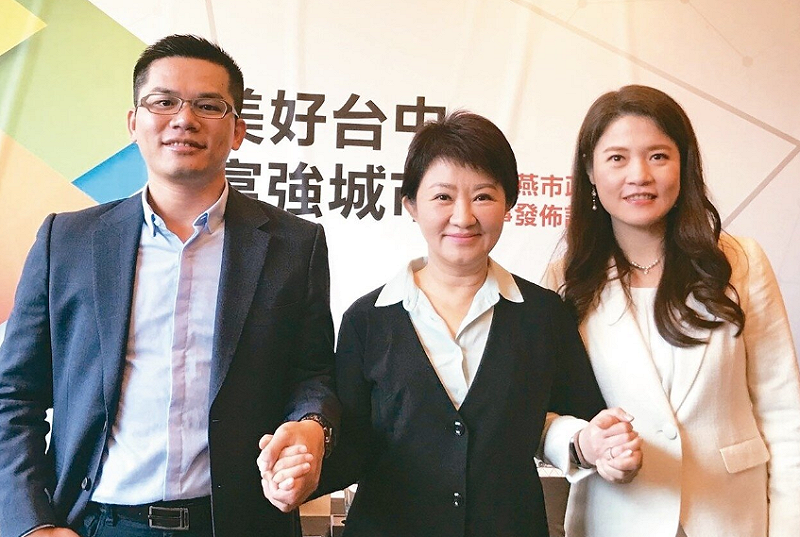 林筱淇（右）對於是否投入北屯區市議員選舉遲未表態，民眾黨高層於是鎖定吳皇昇（左），恰巧兩人都是盧秀燕首任市長時的政務官。   圖：新頭殼資料照