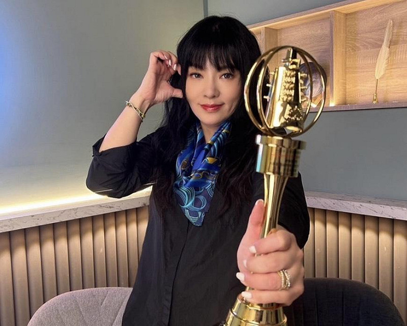 唐綺陽今年將再度登上金鐘舞台，擔任Podcast獎4個獎項頒獎人。   圖：翻攝自唐綺陽IG