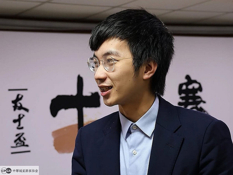第15屆友士盃十段賽挑戰賽在海峰棋院舉行，台灣圍棋名將許皓鋐（圖）8日於五番勝負第3局克服落後劣勢，最後以中盤勝逆轉對手，締造8連霸。（海峰棋院提供）中央社記者陳容琛傳真　114年10月8日   