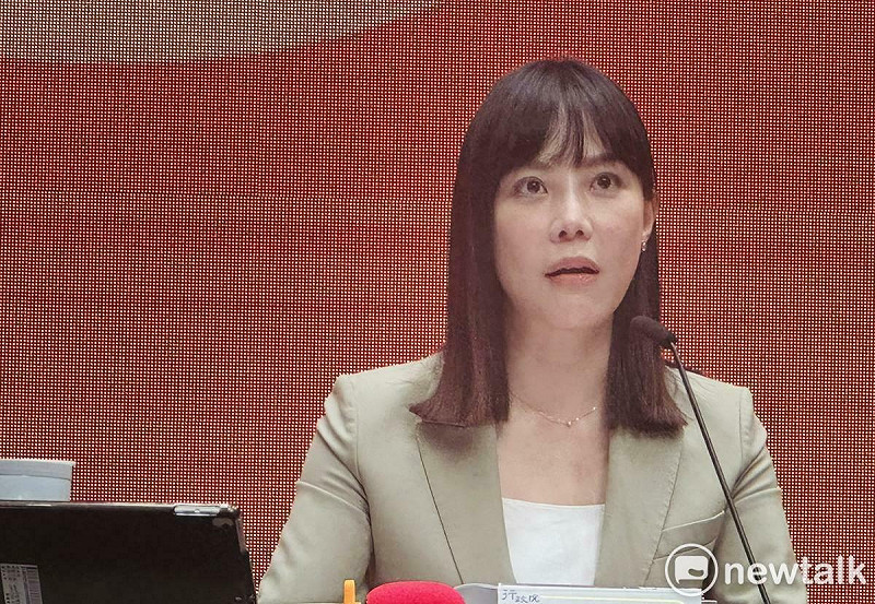 行政院發言人李慧芝今(9日)表示,「政治跟監非常不應該,也不能夠假民主之名行牟利之實」,相關案件已由司法單位調查,如涉不法,涉案人員確實要面對司法的制裁。   圖:謝莉慧/攝