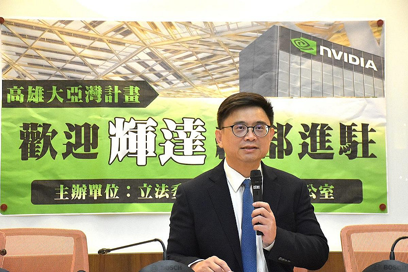 賴瑞隆向輝達執行長大力招手，並強調「現在就是輝達總部進駐高雄最佳時刻！」   圖：賴瑞隆辦公室/提供