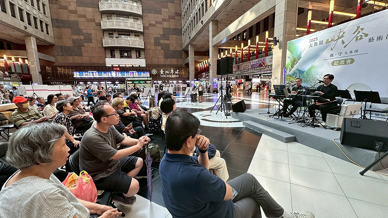 「2025太魯閣峽谷藝術音樂季」主場活動將於11月15日(星期六)在太魯閣台地盛大登場,為了活動宣傳,太魯閣國家公園管理處(簡稱太管處)今(9日)特別北上,下午2時搶先在台北車站候車大廳舉辦一場祈福感恩音樂會。 圖:國家公署提供