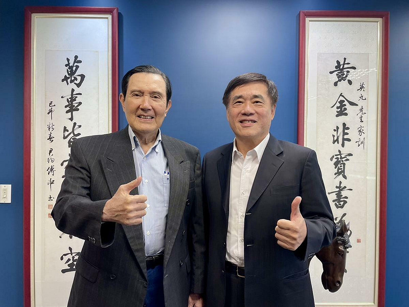 國民黨主席候選人郝龍斌拜會前總統馬英九。   圖：郝龍斌辦公室/提供