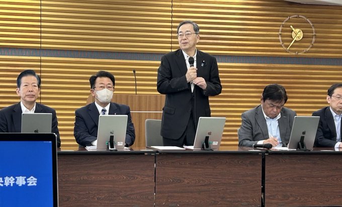 公明黨黨魁齊藤鐵夫今日出席黨總部召開的中央幹事會，宣布公明黨可能退出自民黨的執政聯盟，預計將在 10 日下午與自民黨黨魁高市早苗會談後做出最終決定。   圖：翻攝自 @saitotetsuo X 帳號