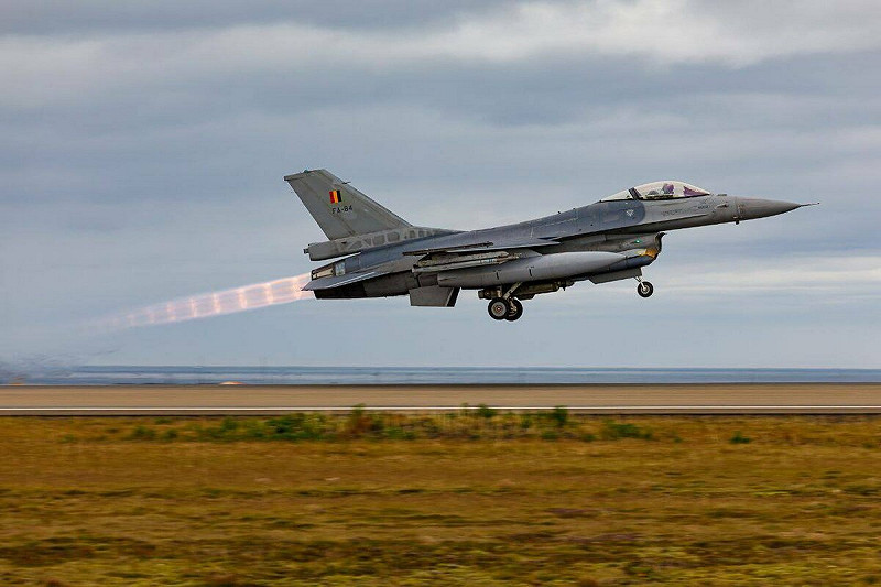 根據《防務快報》報導,比利時已開始接收美國製的 F-35 戰機,意味著舊有的 F-16 戰鬥機可能轉交烏克蘭。 圖:翻攝自X帳號@Maks_NAFO_FELLA 根據《防務快報》報導,比利時已開始接收美國製的 F-35 戰機,意味著舊有的 F-16 戰鬥機可能轉交烏克蘭。 圖:翻攝自X帳號@Maks_NAFO_FELLA