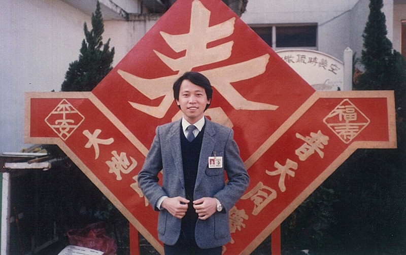 剛入職中央電影公司的蔡國顯,在士林電影製片廠區留影。 圖:蔡國顯/提供