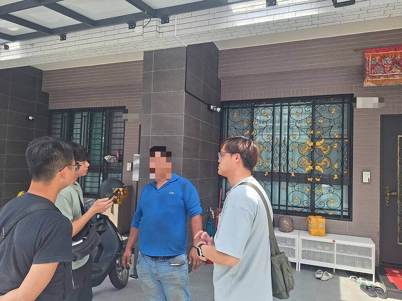被台南地檢署通緝的高雄市35歲林姓男子，涉嫌在台南市災區以修繕名義行騙，警方10日在關廟區將他逮捕到案送辦。（台南市警局提供）中央社記者張榮祥台南傳真 114年10月11日   