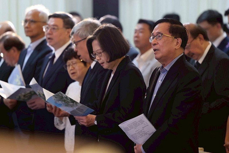 前總統陳水扁(右一)及蔡英文(右二)均親臨張俊雄告別式。 圖:民進黨高雄市黨部/提供