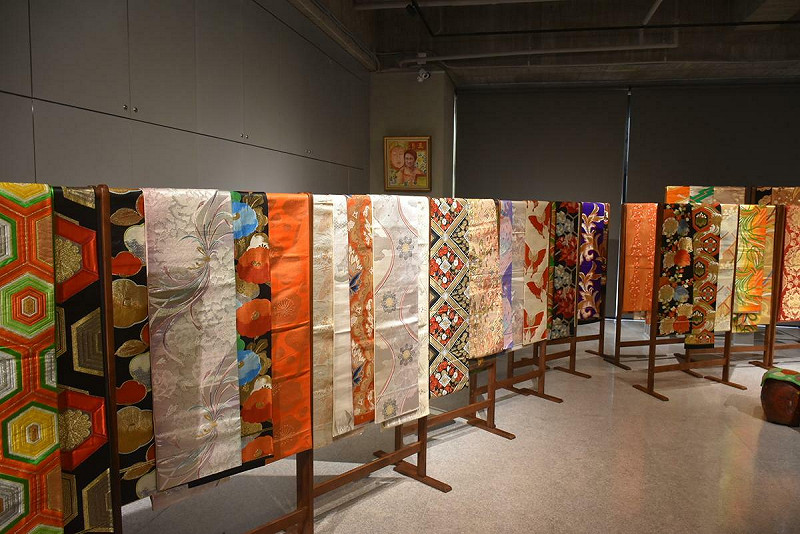 林繁男辦展為他珍藏40年的日本和服腰帶尋找下一個有緣人。   圖：高雄市銀髮族協會/提供