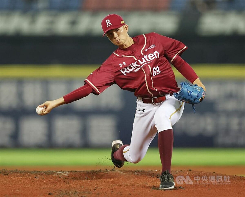 中職季後挑戰賽12日進行第3戰，樂天桃猿隊投手黃子鵬5局失3分先發好投。（中央社檔案照片）   