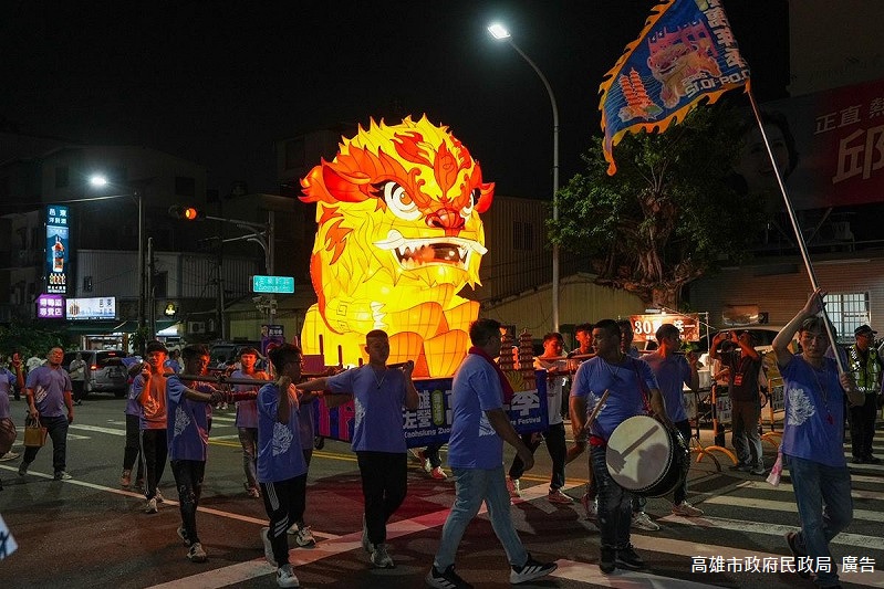 火獅遶境庇佑居民。   圖:高雄市民政局/提供