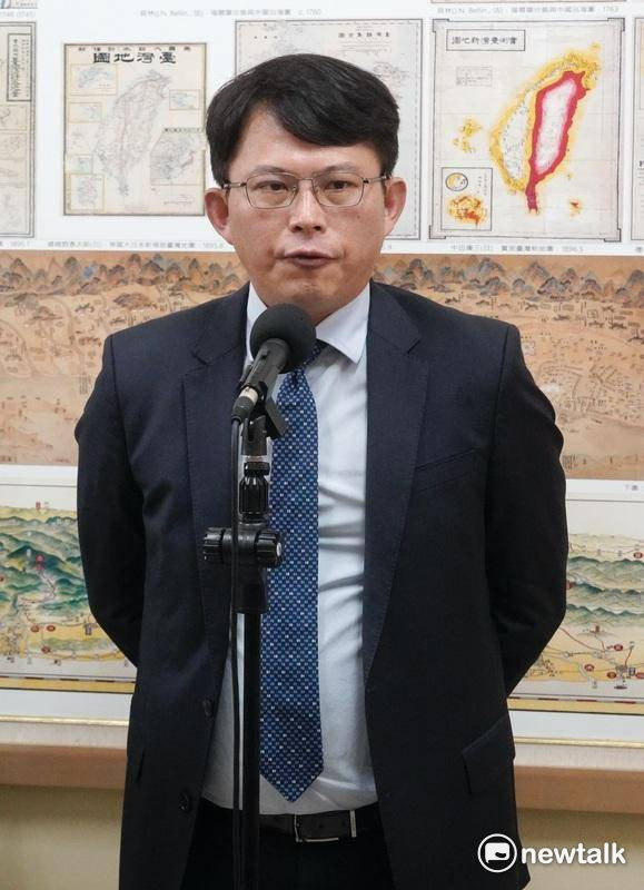 律師黃帝穎質疑，大量跟監的狗仔費用，恐不只千萬元，黃國昌錢從哪來？若受中、港資助，涉違國安法及反滲透法，最重10年徒刑。   圖：張良一/攝（資料照）