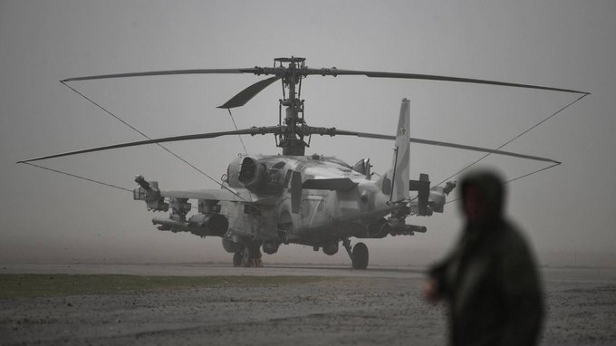 與此同時，一架俄軍 Ka-52 直升機驚傳墜毀，是俄烏戰爭爆發至今第 65 架墜毀的 Ka-52 直升機。   圖：翻攝自 @nexta_tv X 帳號