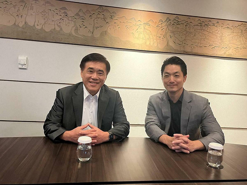 國民黨主席候選人郝龍斌（左）拜會台北市長蔣萬安。   圖：郝龍斌辦公室/提供