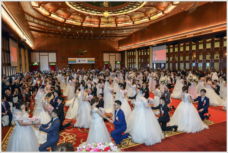 中華電信舉辦浪漫集團婚禮80對新人編織甜美回憶。圖：中華電信提供   