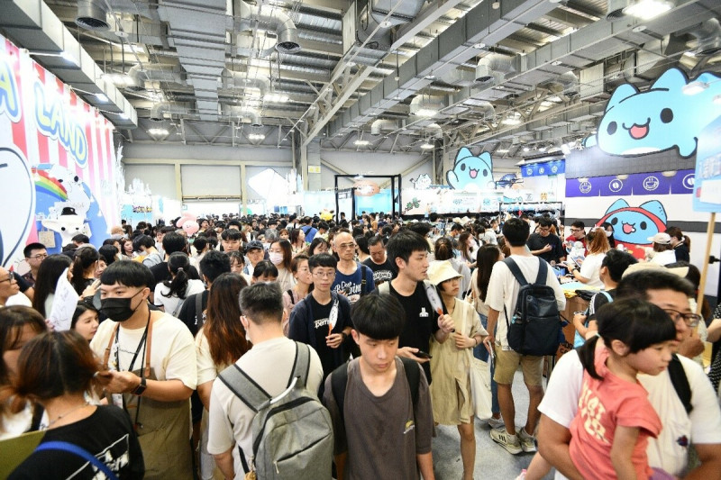 花博爭艷館「IP授權商展」,集結插畫設計藝術、原創角色、授權代理,各品牌各自擁有堅強粉絲群,天天湧現大批人潮。圖/文化部提供