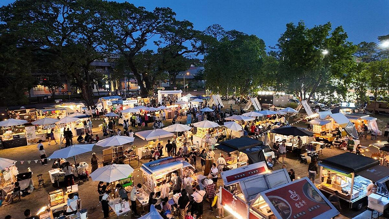 4/30-5/4連續五天超過百攤餐車市集登場。圖/屏東縣政府提供&nbsp;&nbsp;&nbsp;