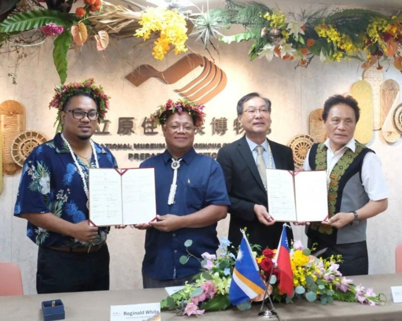 國立原住民族博物館籌備處與馬紹爾群島共和國Alele博物館簽署合作瞭解備忘錄(MOU) 圖/原住民族委員會提供
