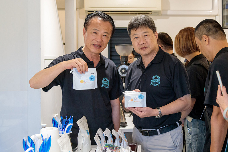 縣長翁章梁與農業處長許彰敏於京都Times Club推廣啡嚐嘉義聯名精品咖啡   圖/嘉義縣政府
